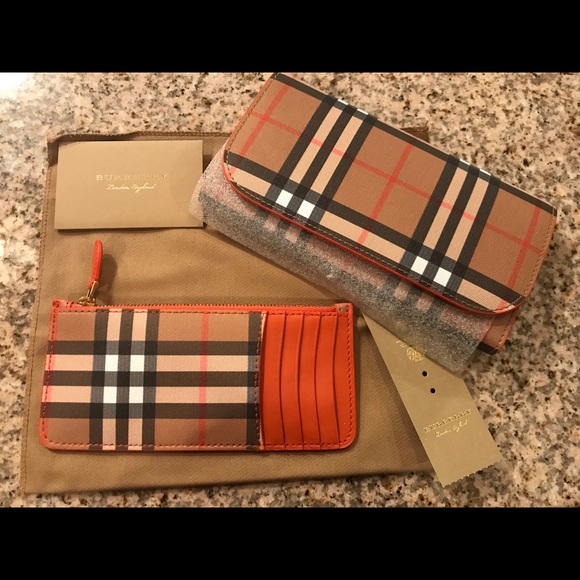 Burberry Handbags - New Burberry Vintage Check Wallet with Card Case